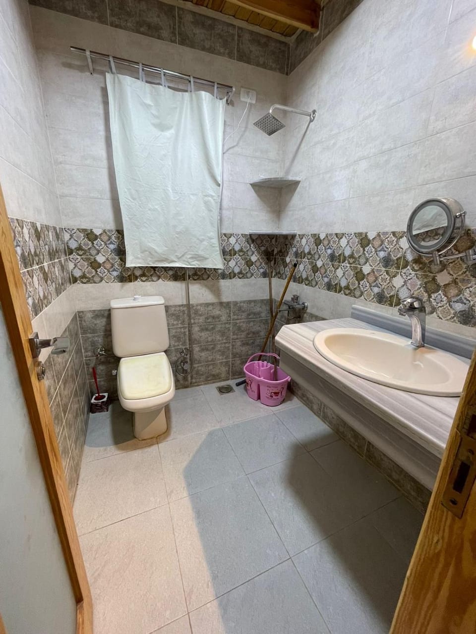 Shower, Toilet, Bathroom, Bath, bidet, towels