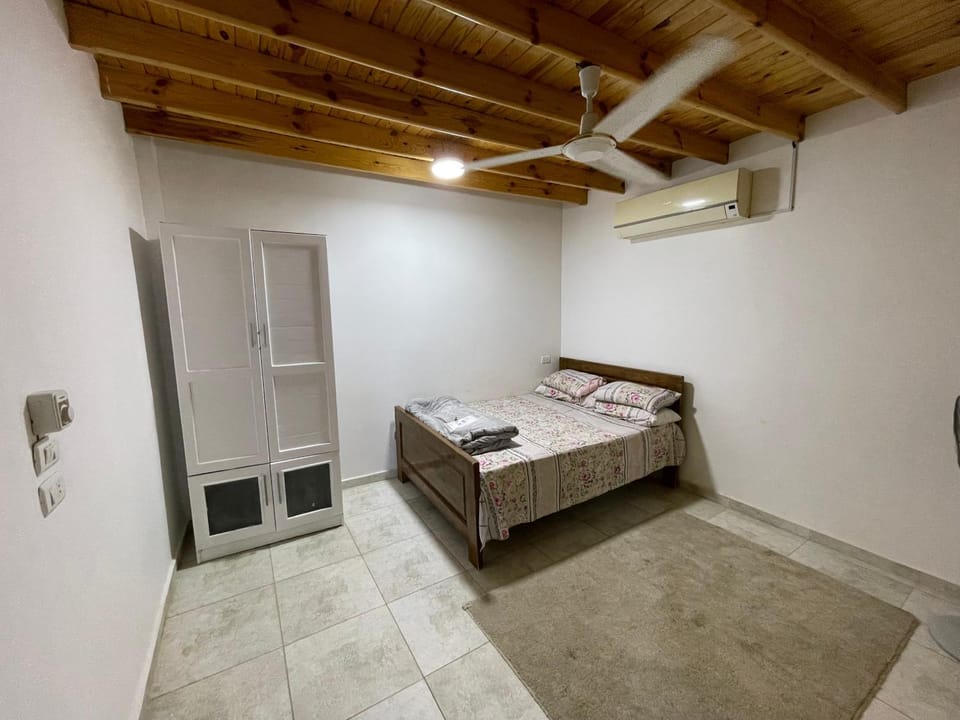 Bed, Photo of the whole room, Bedroom, towels, air conditioner