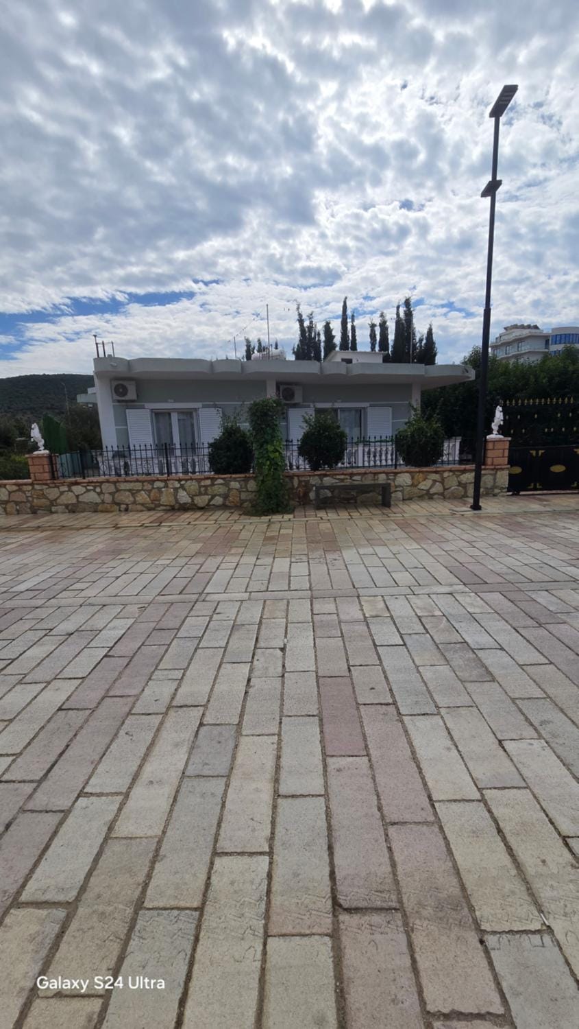 Property building, Day