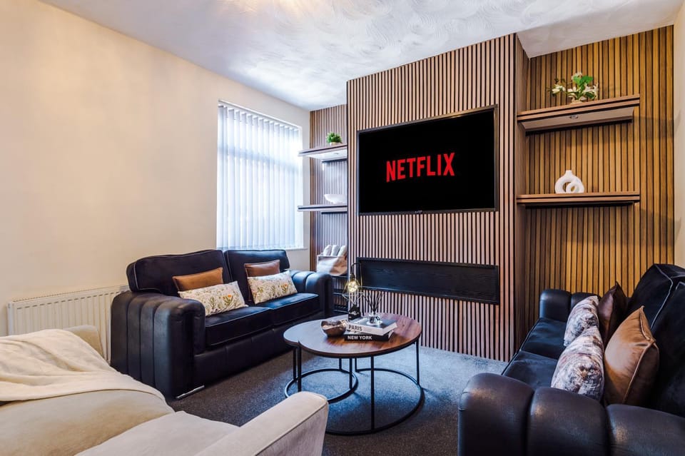 Communal lounge/ TV room, TV and multimedia, Living room, Photo of the whole room, Seating area, Evening entertainment
