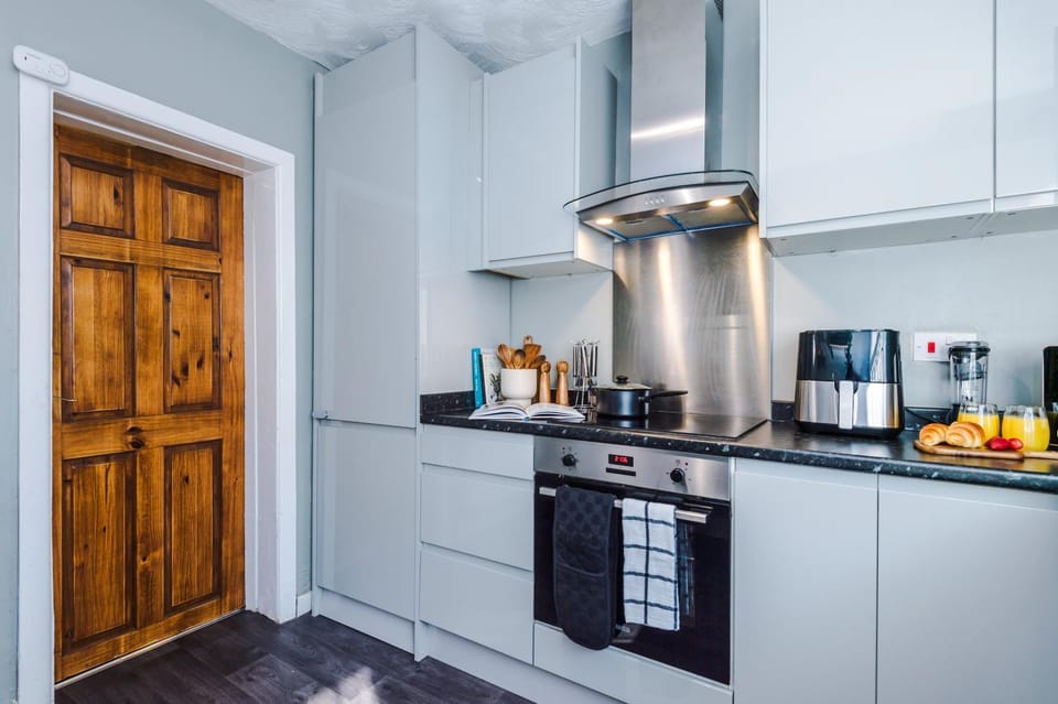 Coffee/tea facilities, Kitchen or kitchenette, Food and drinks, Food, oven, stove, kitchen