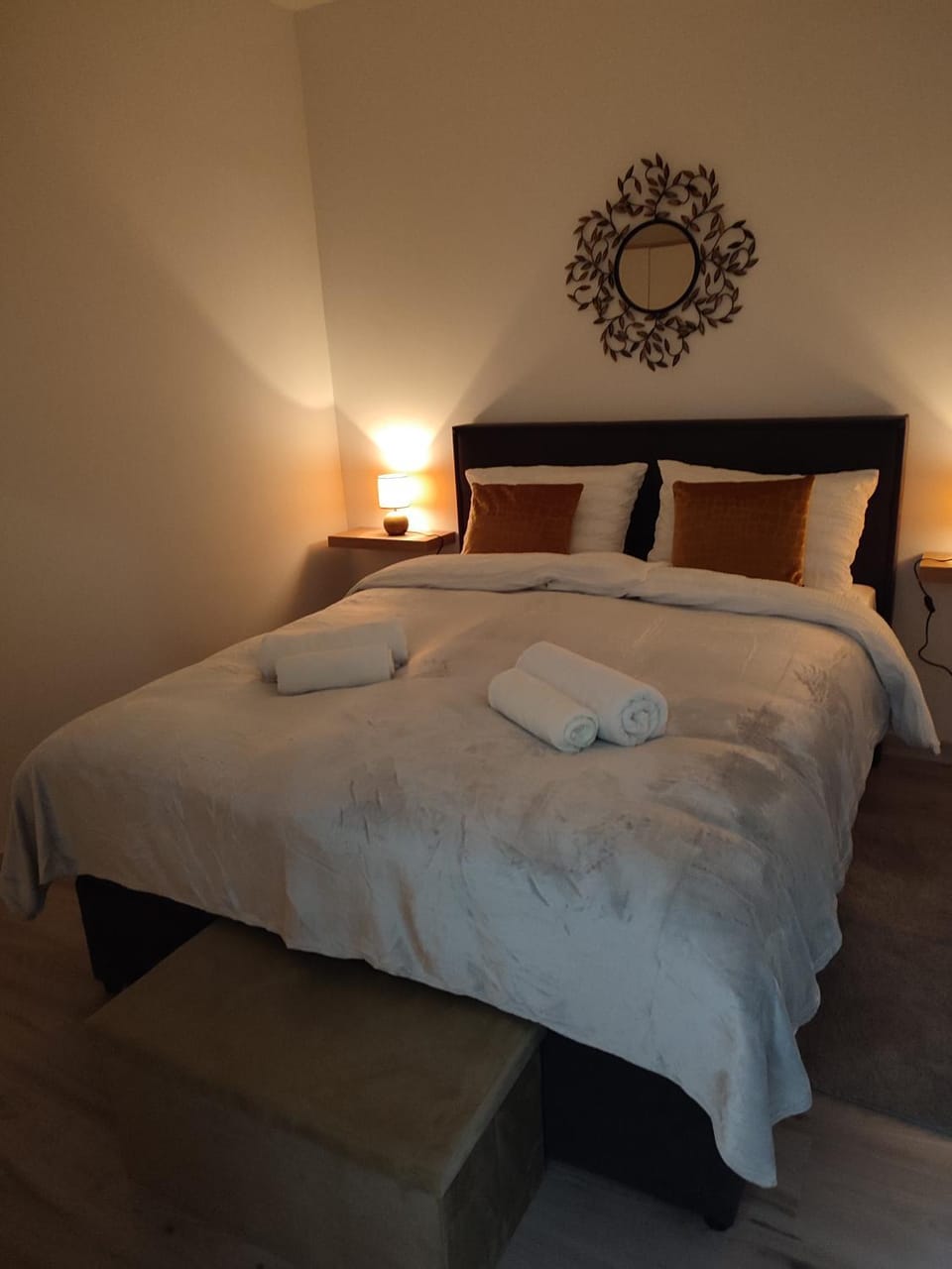 Bed, Bedroom, towels