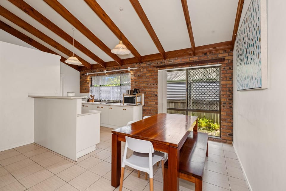 Kitchen or kitchenette, Seating area, Dining area, pet friendly, stove