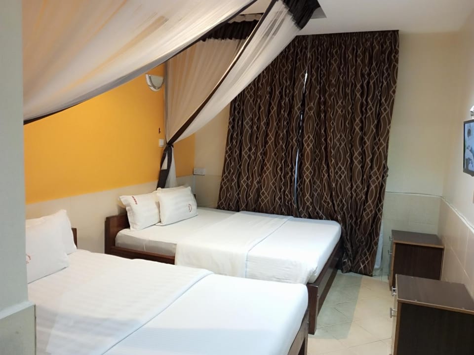 Bed, TV and multimedia, Bedroom