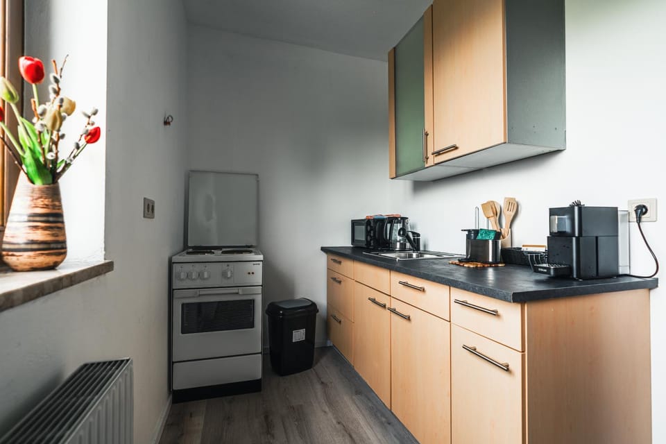 Coffee/tea facilities, Kitchen or kitchenette, microwave, kitchen