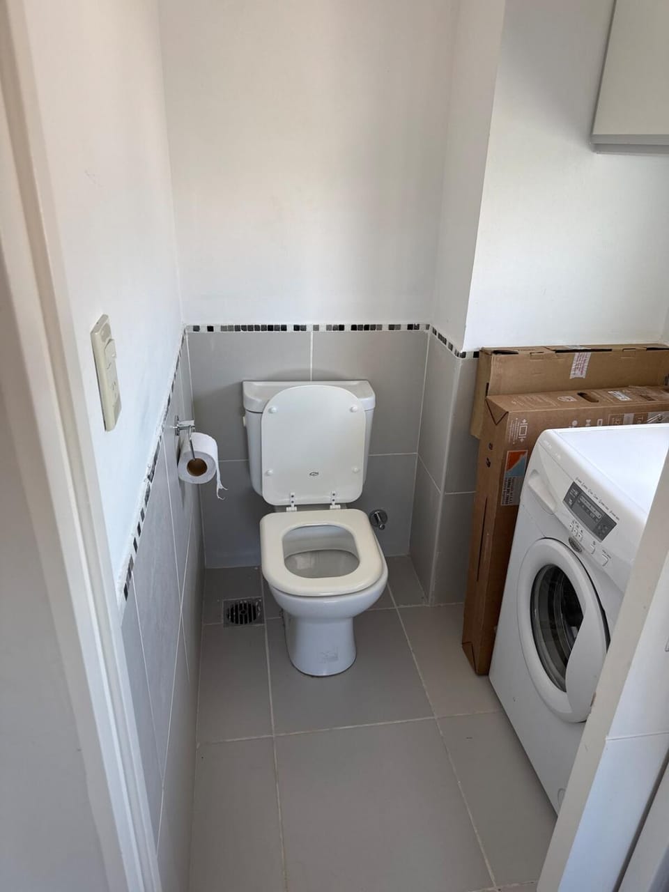 Bathroom, washing machine
