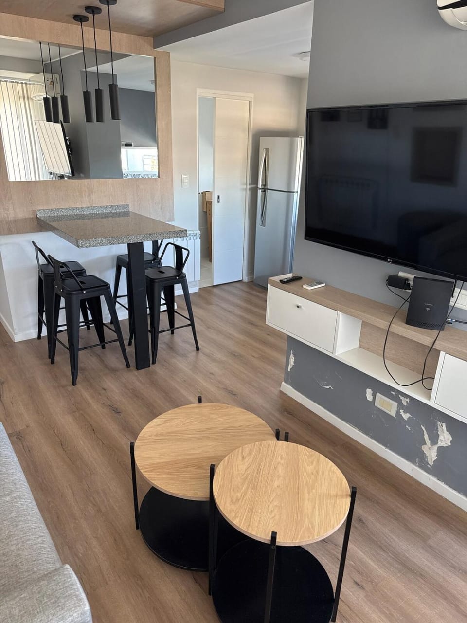 Communal lounge/ TV room, TV and multimedia, Dining area