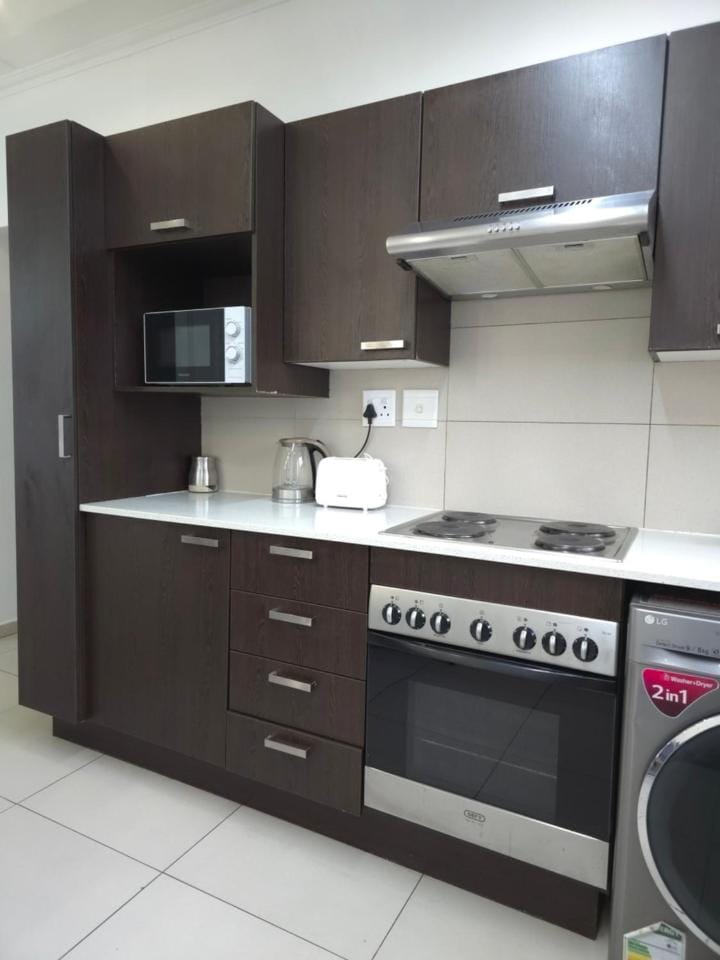 Kitchen or kitchenette, oven, stove, washing machine