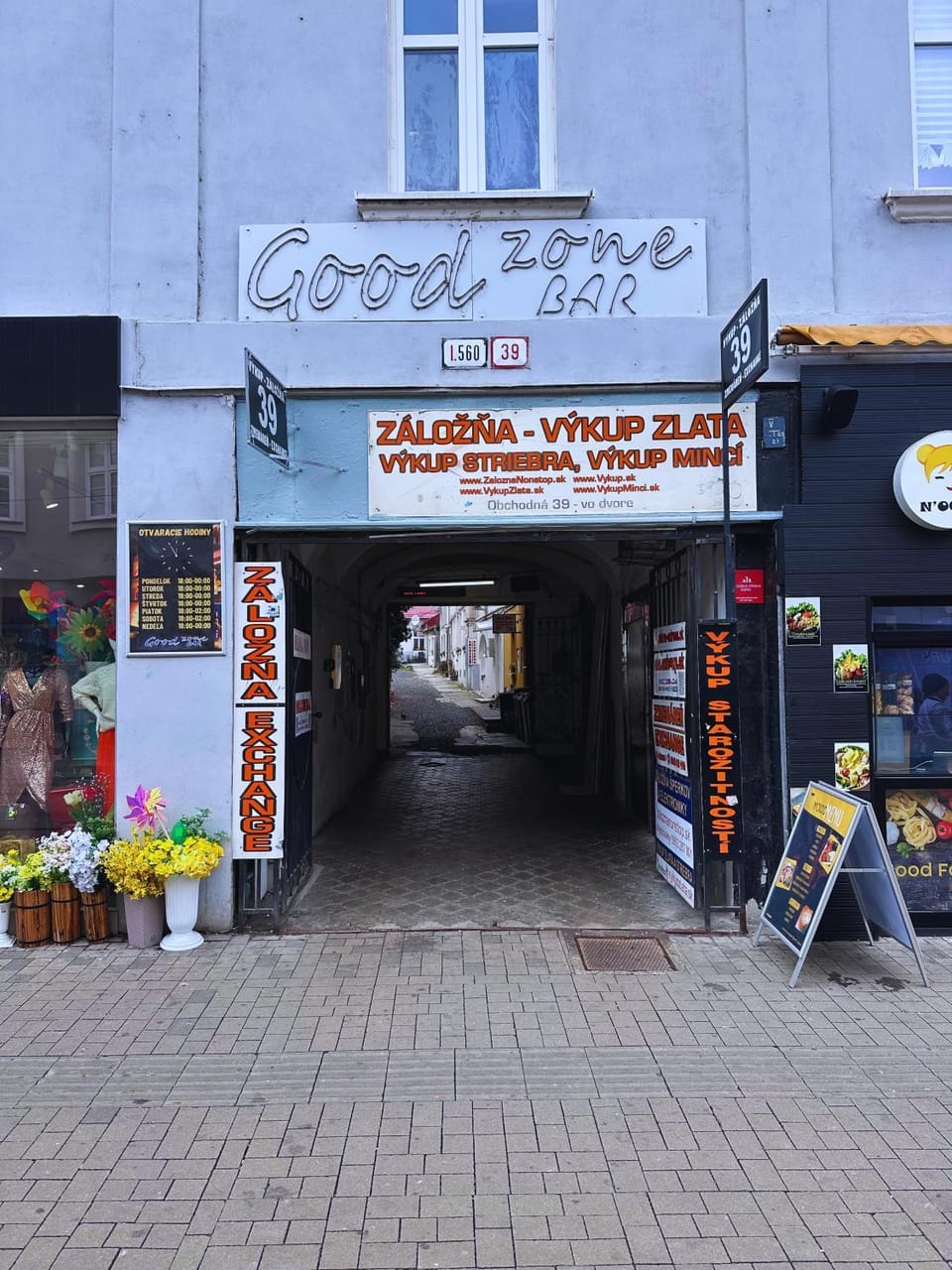 Facade/entrance