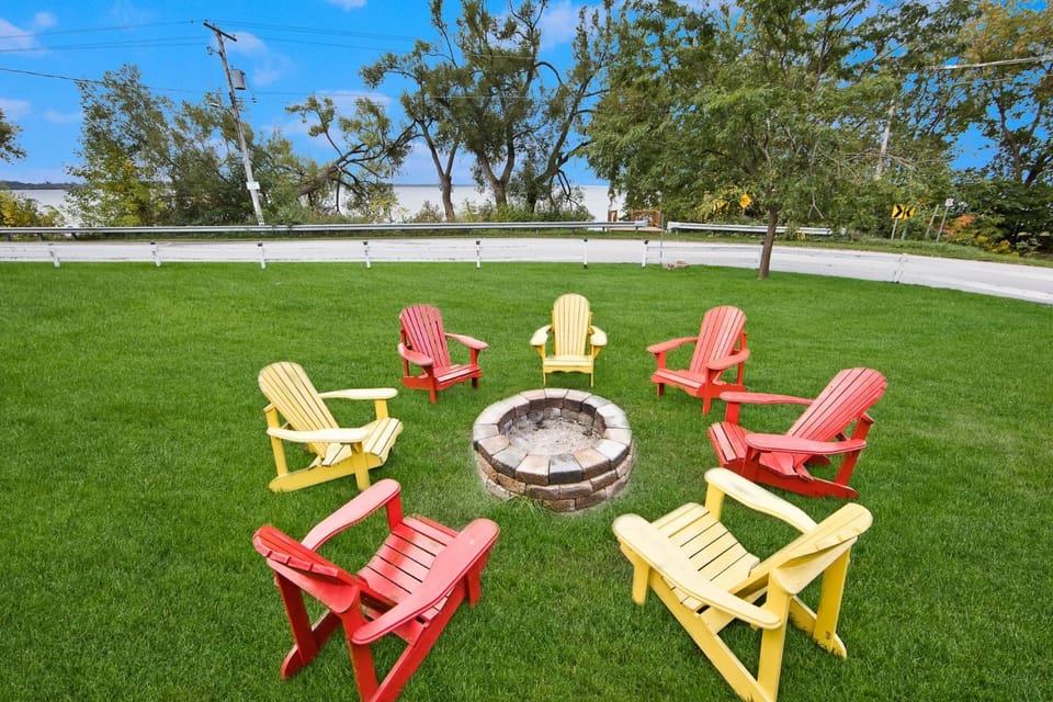 PRIVATE COTTAGE GETAWAY On LAKE SIMCOE House in Kawartha Lakes