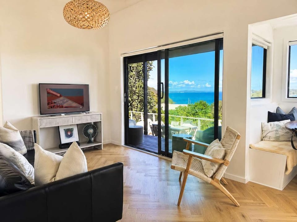 Black Cottage - Stay Waiheke House in Auckland Region