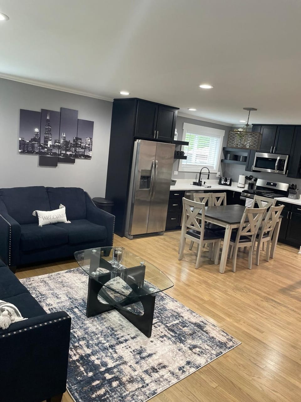 Kitchen or kitchenette, Living room, Seating area, Dining area