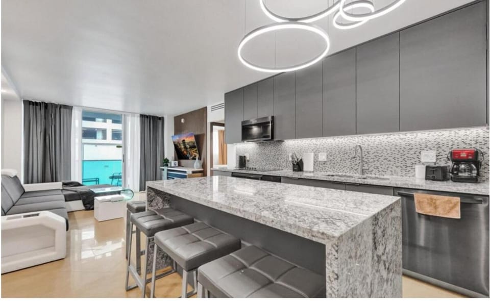 Luxury Oceanfront 2 Bedroom ON THE BEACH 3 FLOOR Apartment in Hollywood Beach