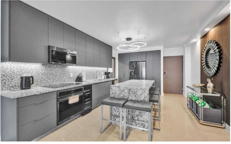Luxury Oceanfront 2 Bedroom ON THE BEACH 3 FLOOR Apartment in Hollywood Beach