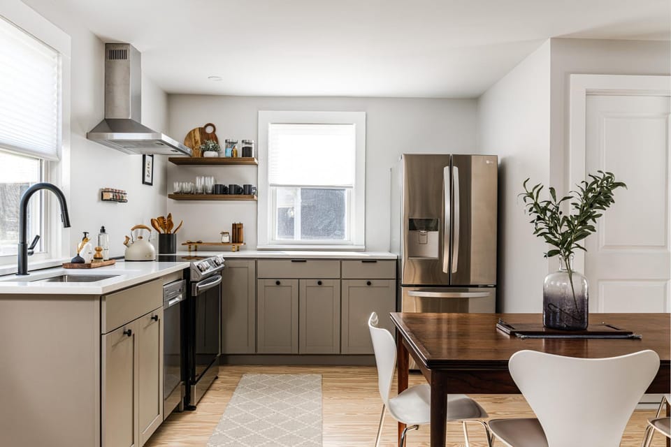 Kitchen or kitchenette, Dining area, dishwasher, oven
