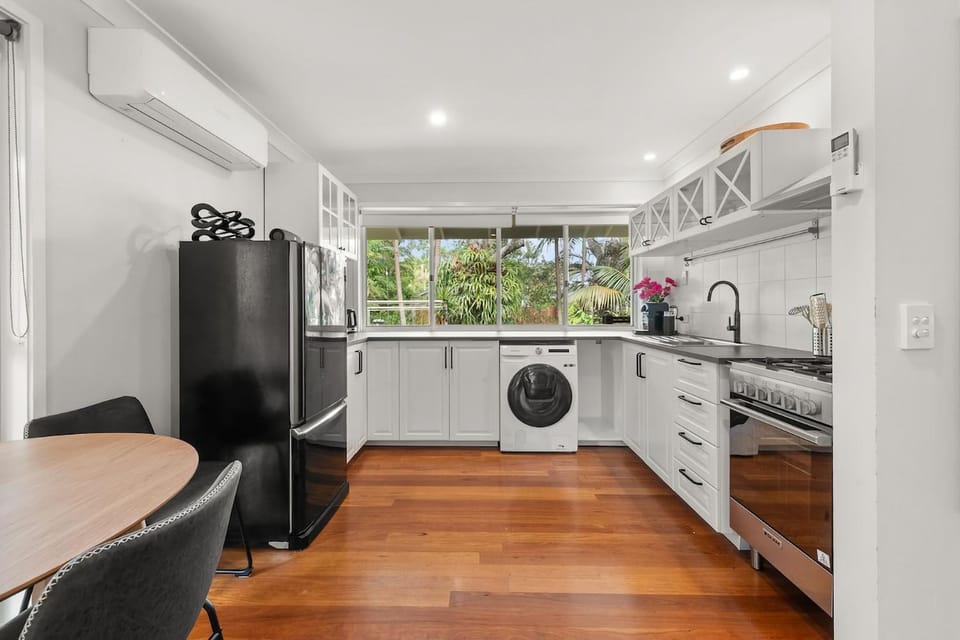 Kookaburra Beachside Apartment - 176 Alcorn Street, Suffolk Park Apartment in New South Wales