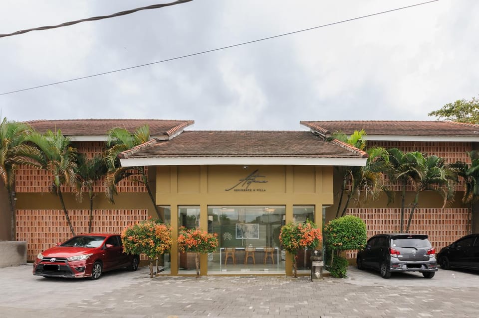 Facade/entrance