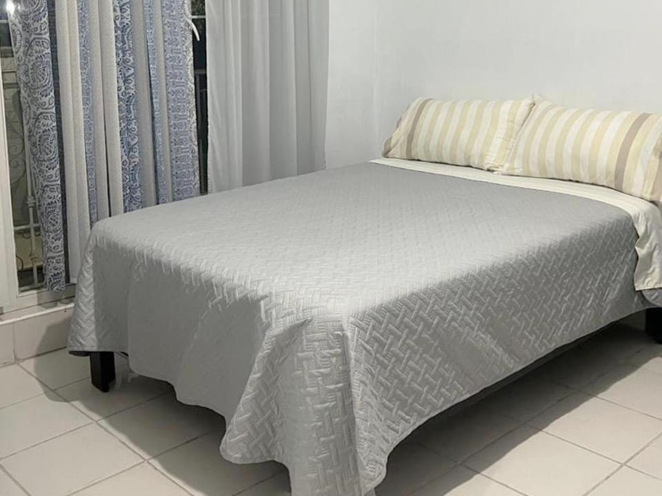 Bed, Photo of the whole room, Bedroom, Quiet street view