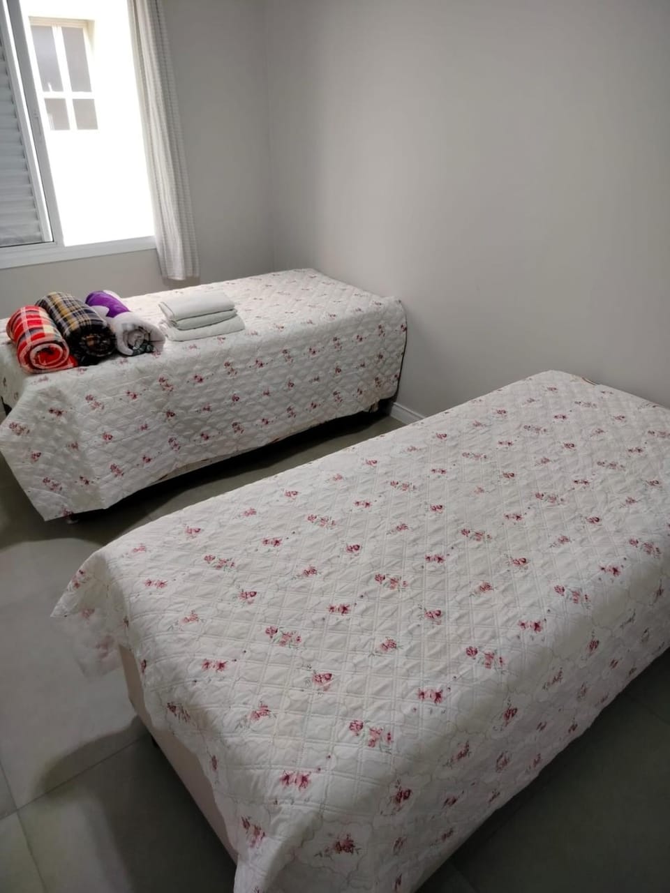 Apto reformado e mobiliado a 2 quadras praia Guaruja Enseada Apartment in State of São Paulo