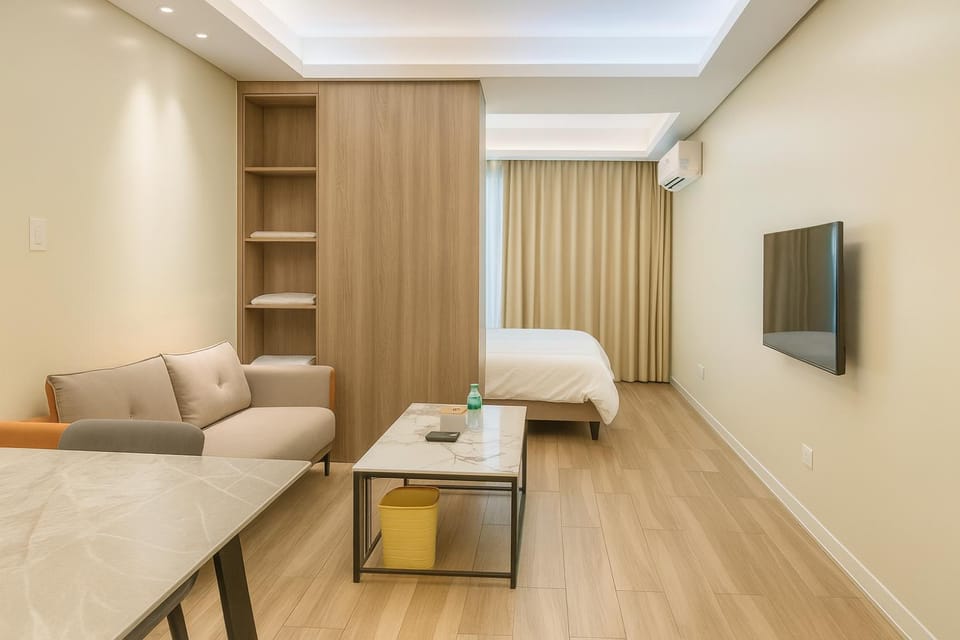 Bed, TV and multimedia, Living room, Photo of the whole room, Seating area, Bedroom