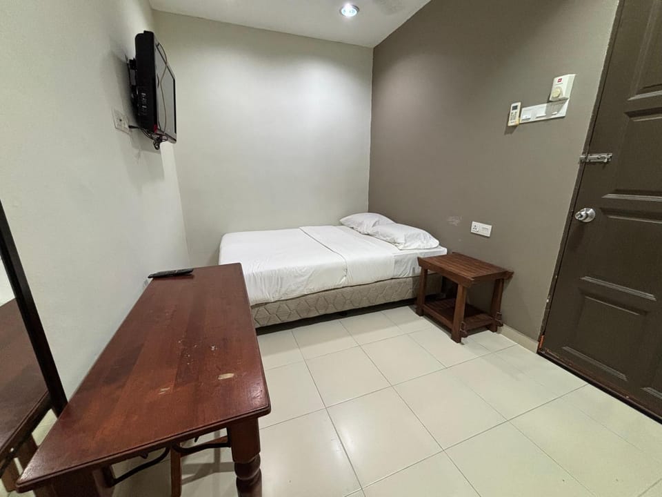 TV and multimedia, Photo of the whole room, Bedroom