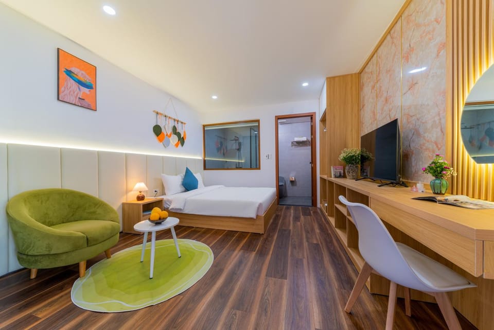 Communal lounge/ TV room, Bed, TV and multimedia, Photo of the whole room, Seating area, Bedroom