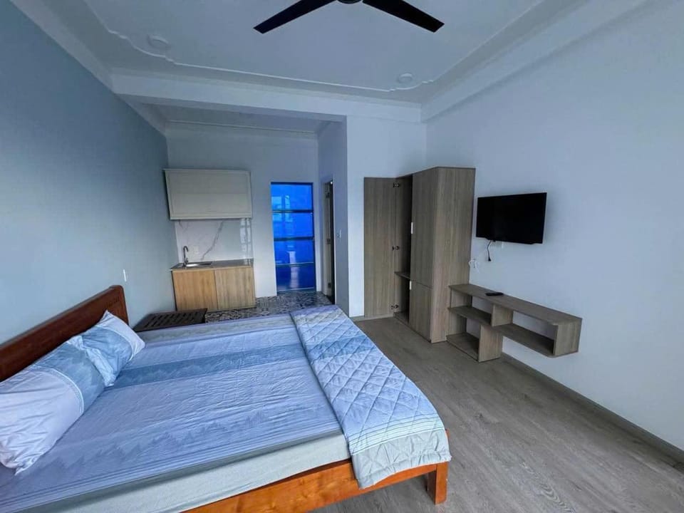 Communal lounge/ TV room, TV and multimedia, Photo of the whole room, Evening entertainment, Bedroom, fireplace, wardrobe