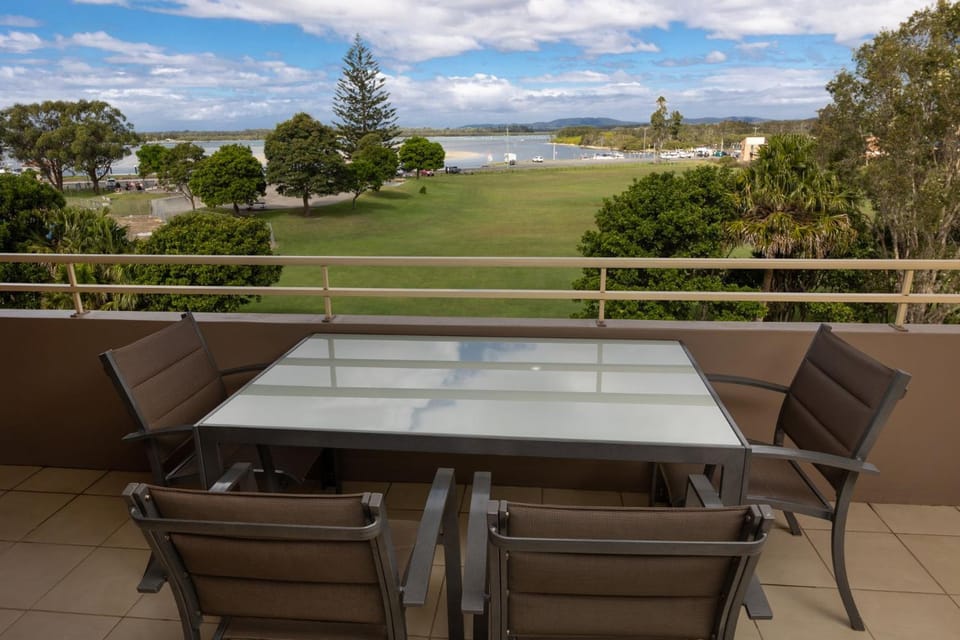 View (from property/room), Balcony/Terrace, Lake view, River view