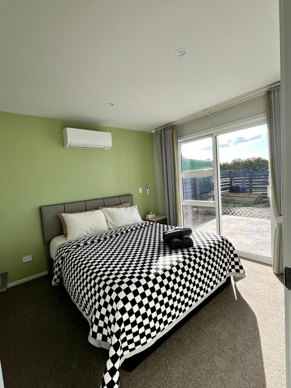Bed, Bedroom, air conditioner