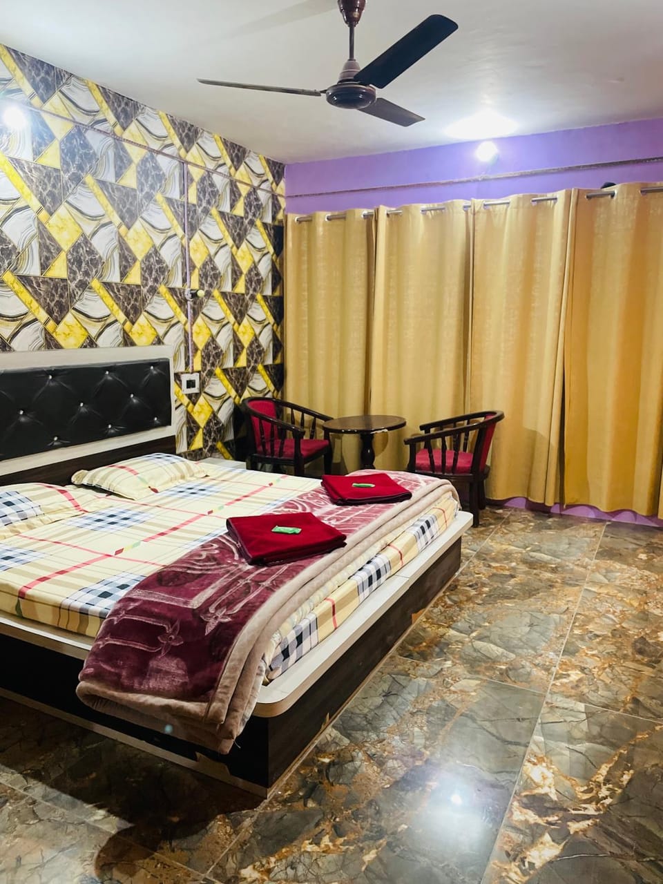 Bed, Photo of the whole room, Bedroom, towels