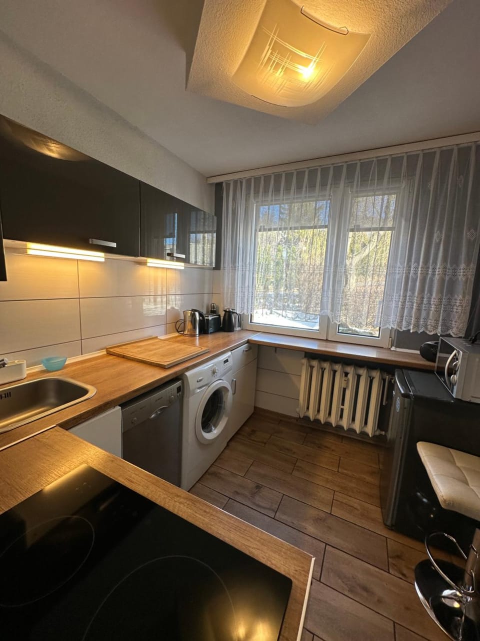 Kitchen or kitchenette, dishwasher, stove, washing machine