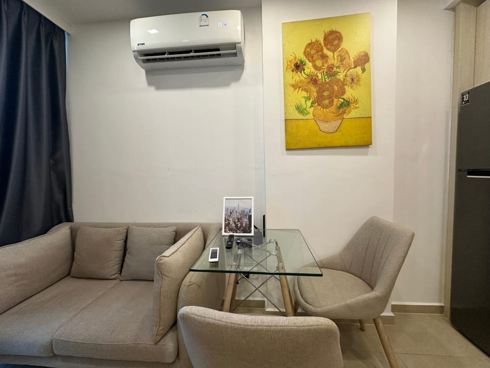 Seating area, Dining area, air conditioner