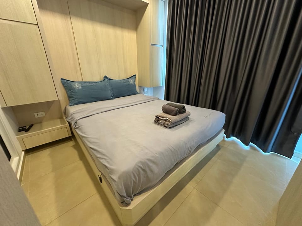 Bed, Photo of the whole room, Bedroom, wardrobe