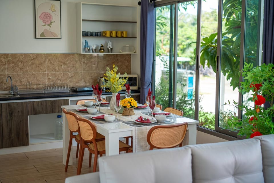 普吉岛Yona豪华型四卧泳池别墅1号 Villa in Phuket