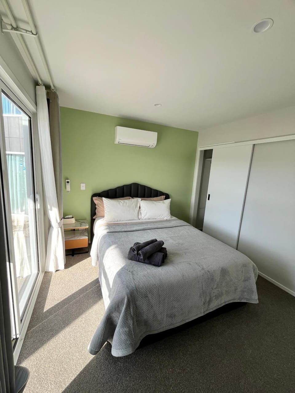 Bed, Bedroom, air conditioner