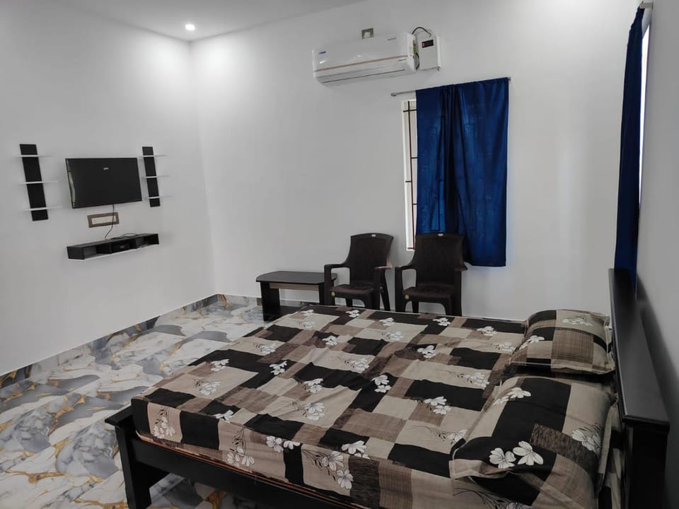 TV and multimedia, Living room, Photo of the whole room, Bedroom, air conditioner