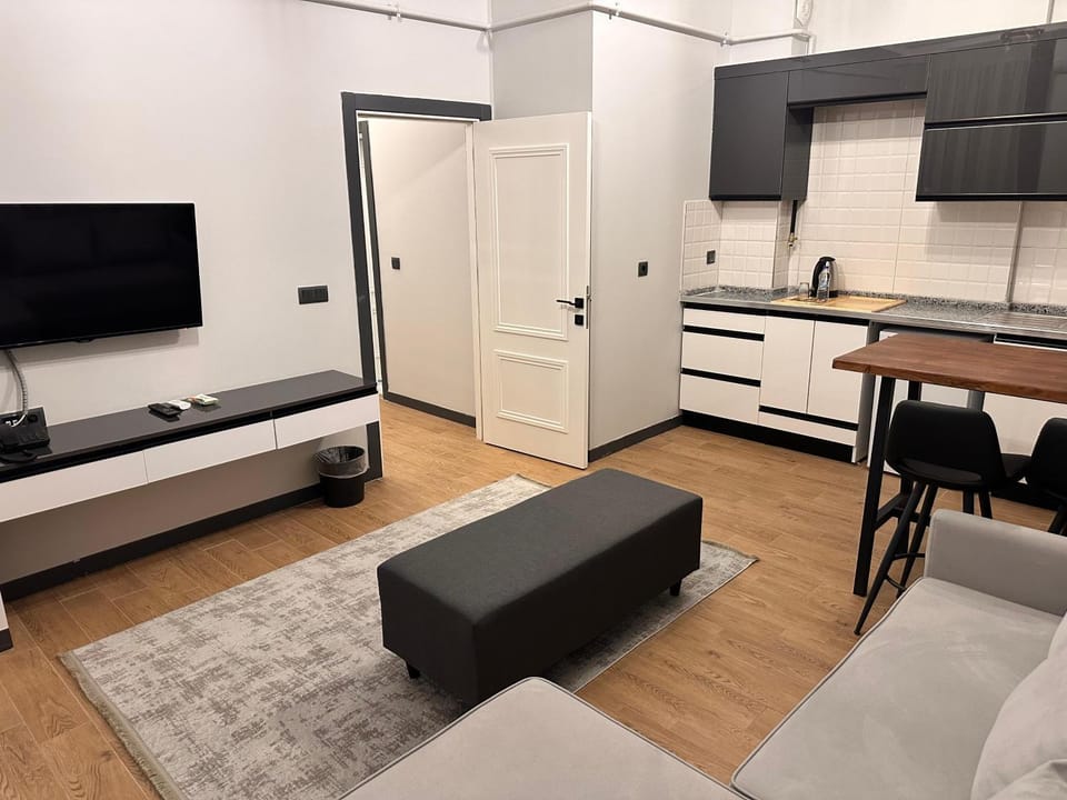 TV and multimedia, Kitchen or kitchenette, Living room, Seating area, minibar