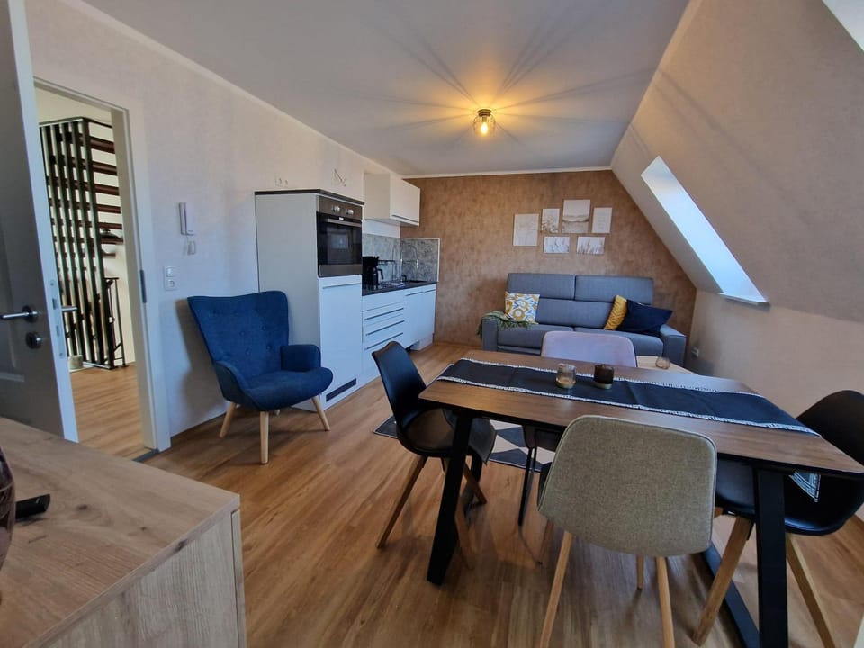Haus-Fehmarn-am-Dorfteich-|-Wohnung-2-West Apartment in Ostholstein