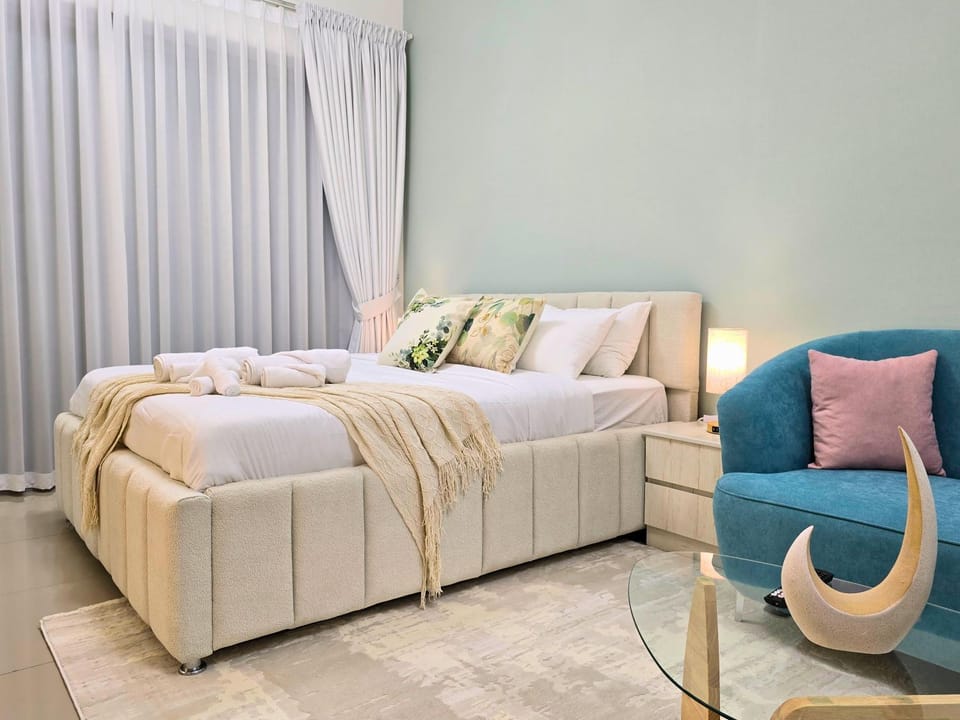 Bed, Living room, Seating area, Bedroom