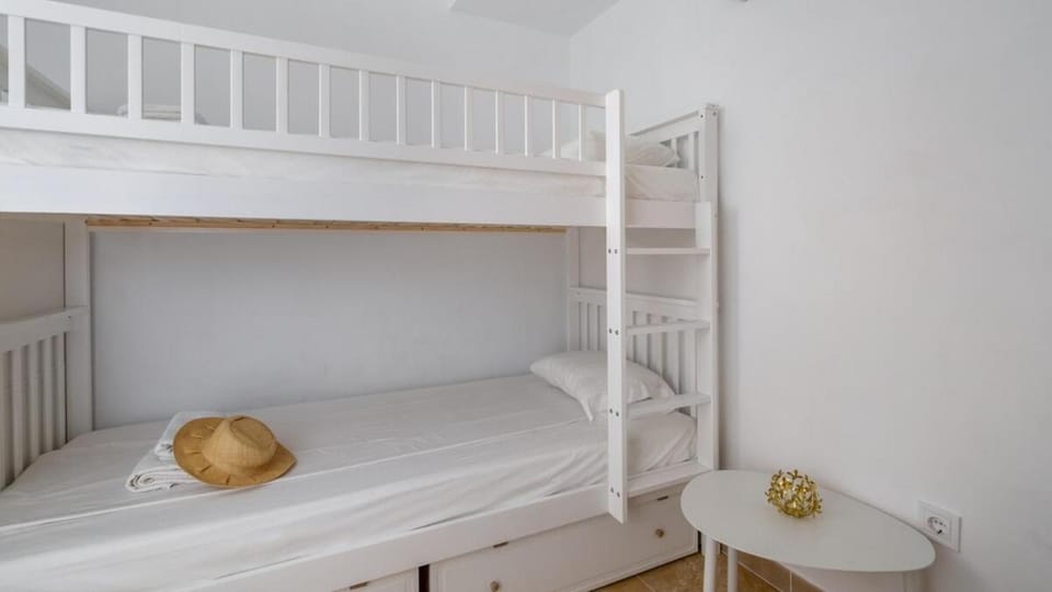 Coastal Calm, 2BR with Seaview Apartment in Fuengirola
