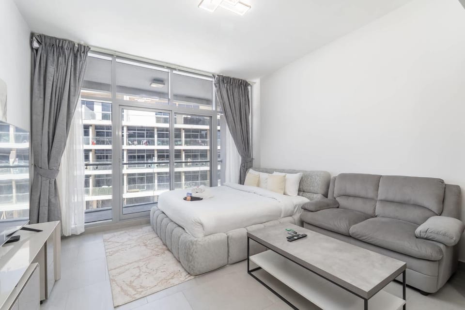 Free housekeeping visits during your stay - StayShort - Heart-Captivating Studio in Shamal Waves 2 Apartment in Dubai