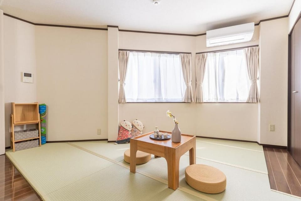 6 Min to Namba, Entire Rental for up to 10 Guests Apartment in Osaka