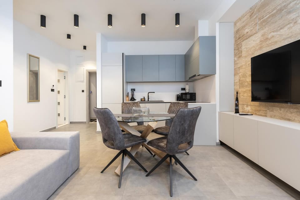 TV and multimedia, Kitchen or kitchenette, Living room, Dining area