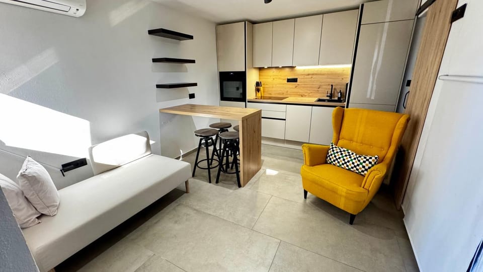 Living room, Dining area, kitchen