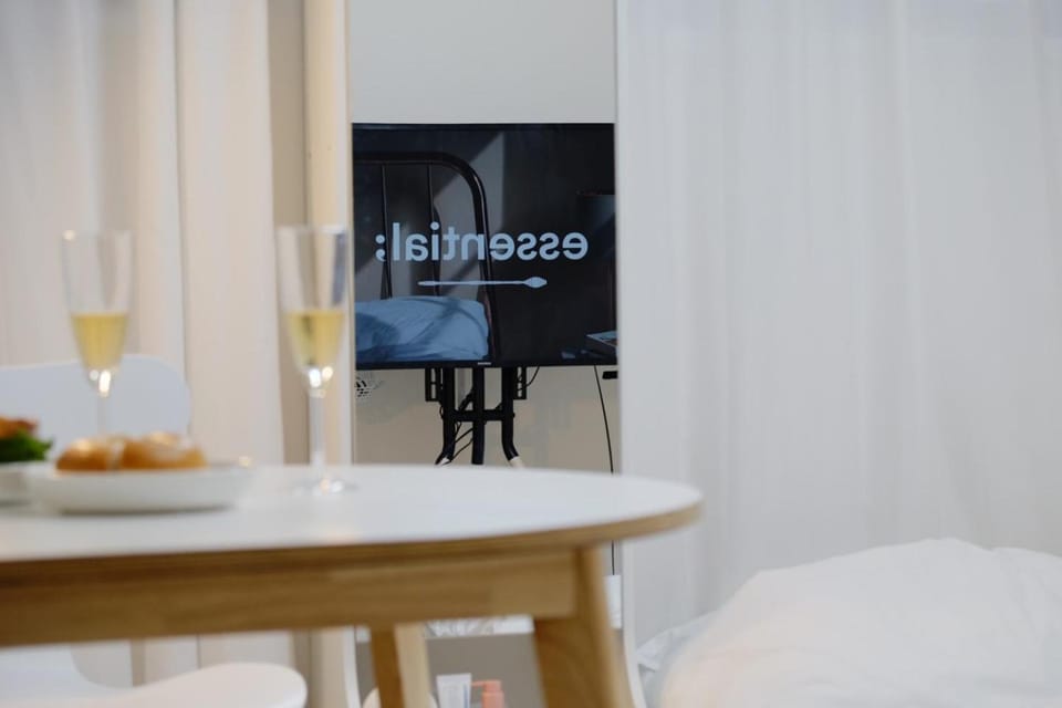 Bed, TV and multimedia