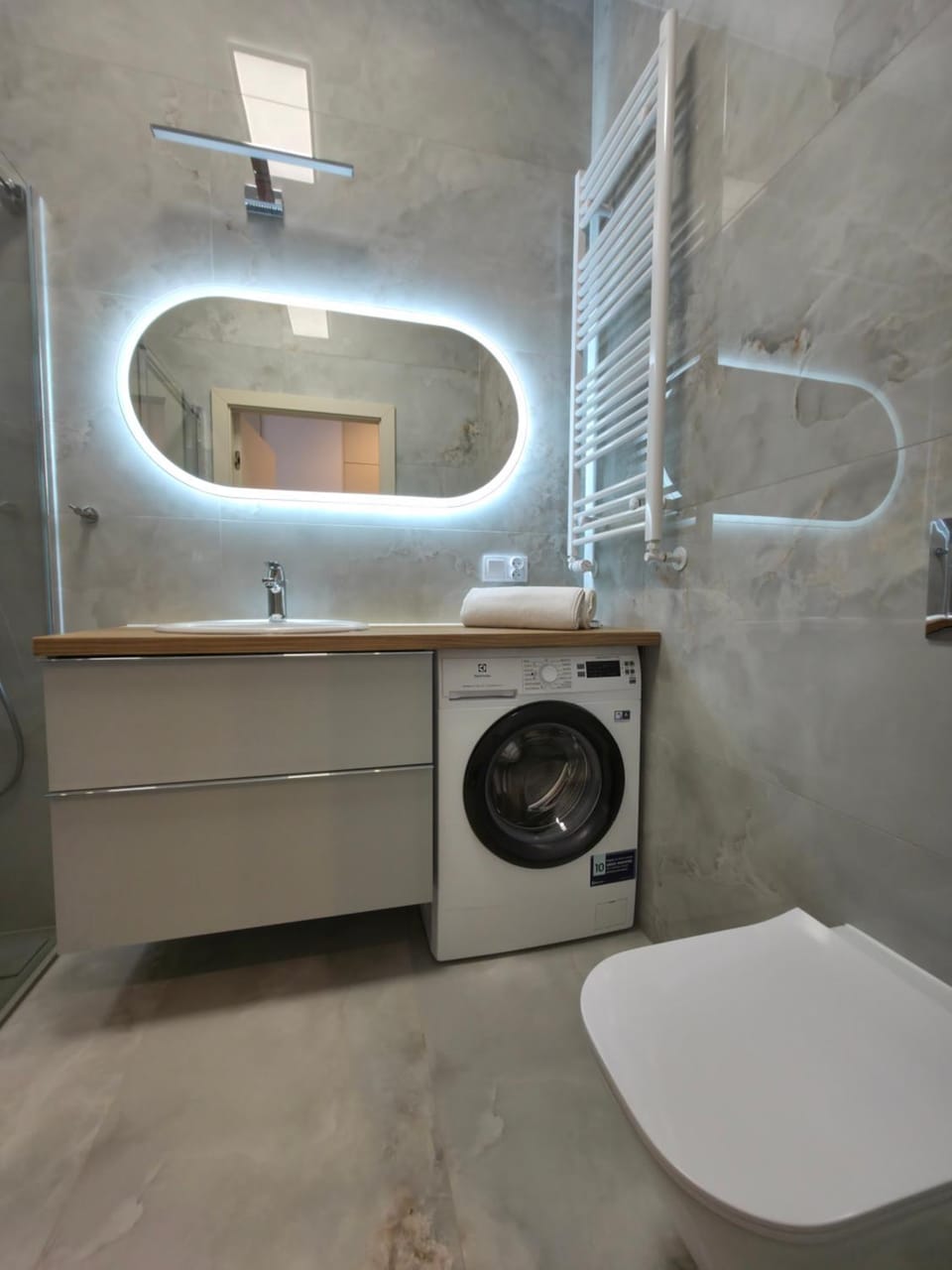 Bathroom, washing machine