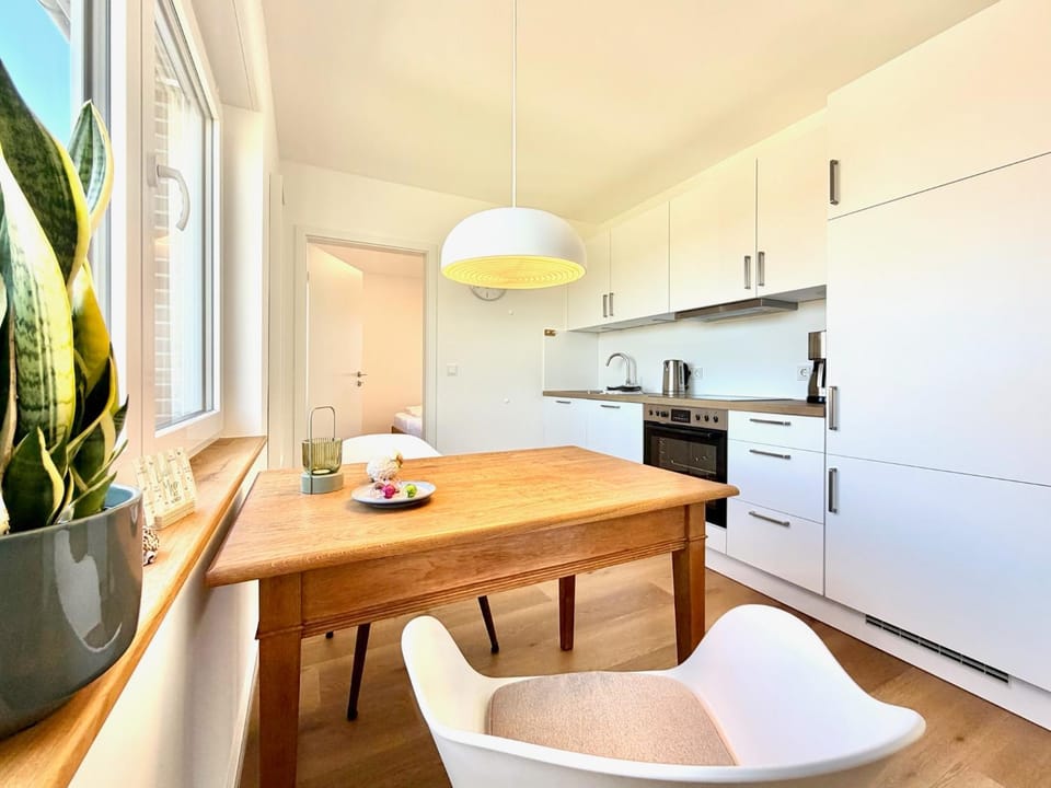 Dining area, kitchen