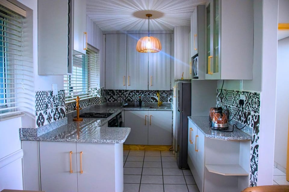 Precious Paradise Beach Condo Apartment in KwaZulu-Natal