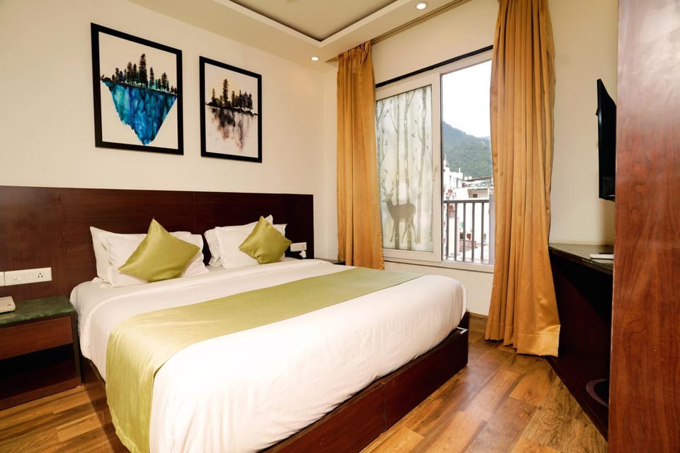 Bed, Natural landscape, TV and multimedia, Photo of the whole room, Bedroom, Mountain view
