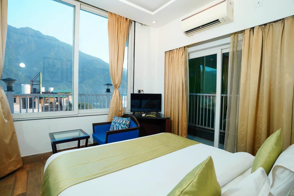TV and multimedia, Bedroom, Mountain view